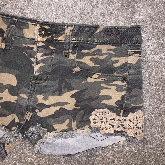 Mudd Juniors Green & Cream Camo shorts size 9 - Picture 5 of 9